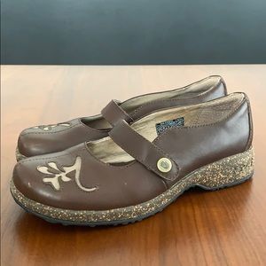 TEVA Waterproof Leather Mary Jane, size 5